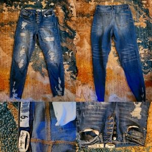 Size 9 Indigo Rein distressed jeans